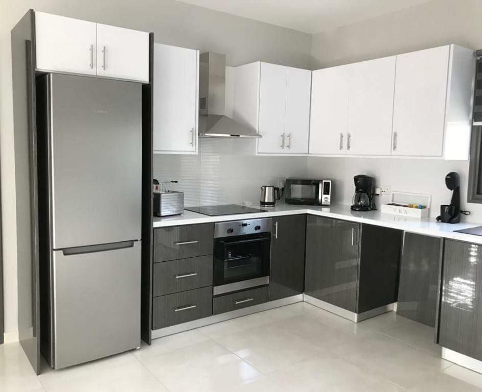 Mare Monte Seaview Boutique Apartment Пафос Екстер'єр фото